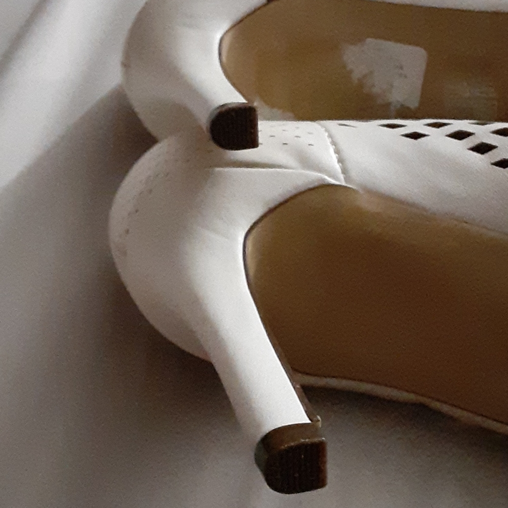Heels - Picture 3 of 3